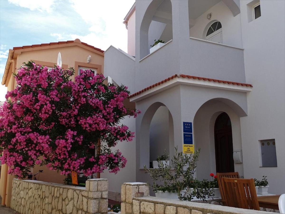 Apartments By The Sea Pag - 16100 พาก ภายนอก รูปภาพ