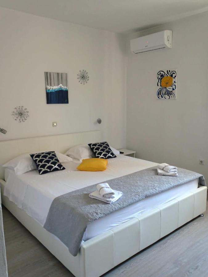 Apartments By The Sea Pag - 16100 พาก ภายนอก รูปภาพ