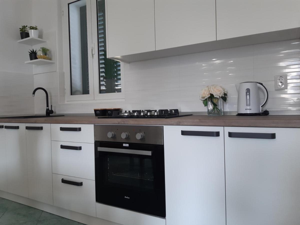 Apartments By The Sea Pag - 16100 พาก ภายนอก รูปภาพ